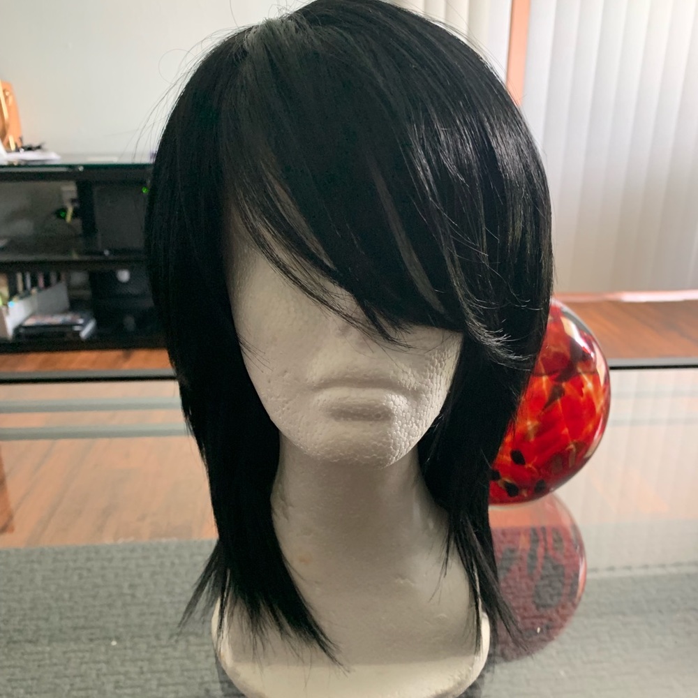 Jet black wig with bangs!! 💁🏽‍♀️